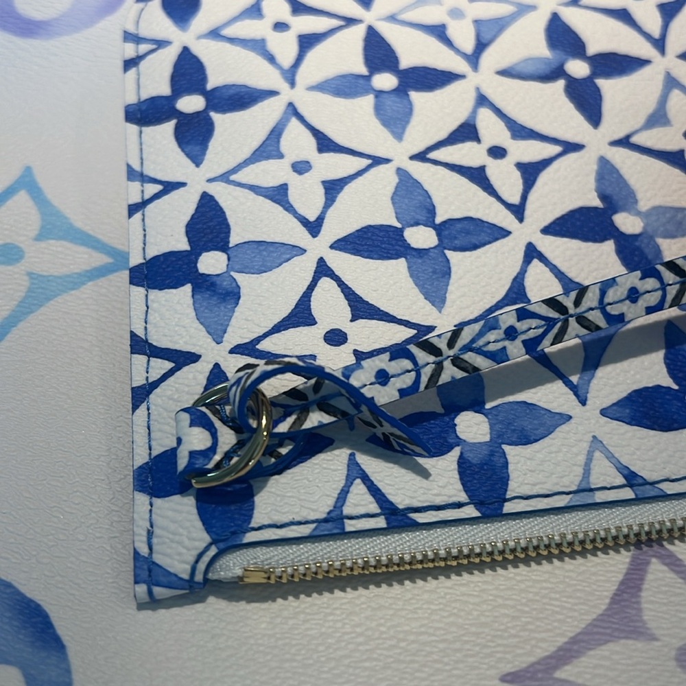 Louis Vuitton Blue and White pochette💙🤍
Listing for pouch only💙 - Picture 7 of 8